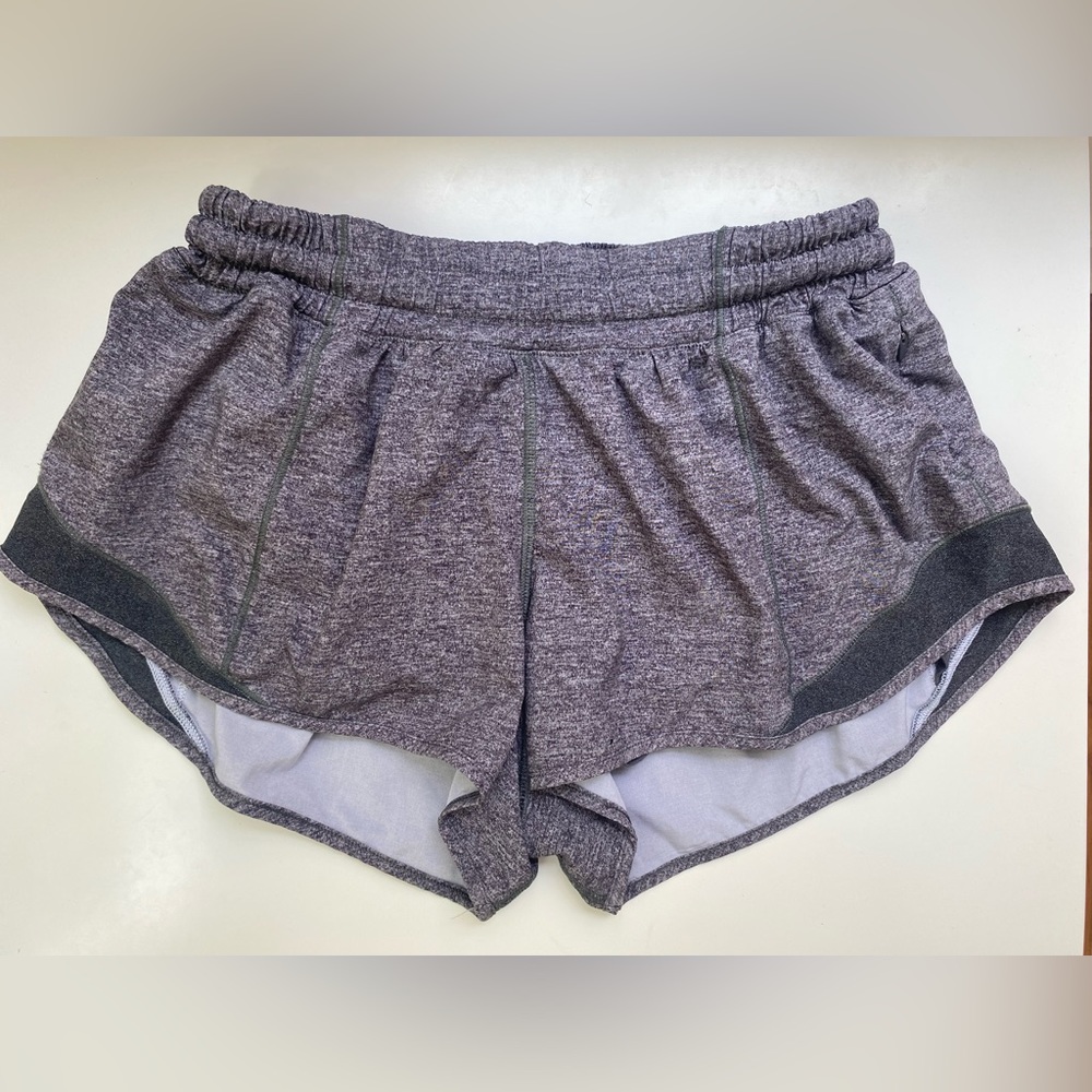 Lululemon Hotty Hot Low-Rise Lined Short 2.5in - Picture 1 of 3